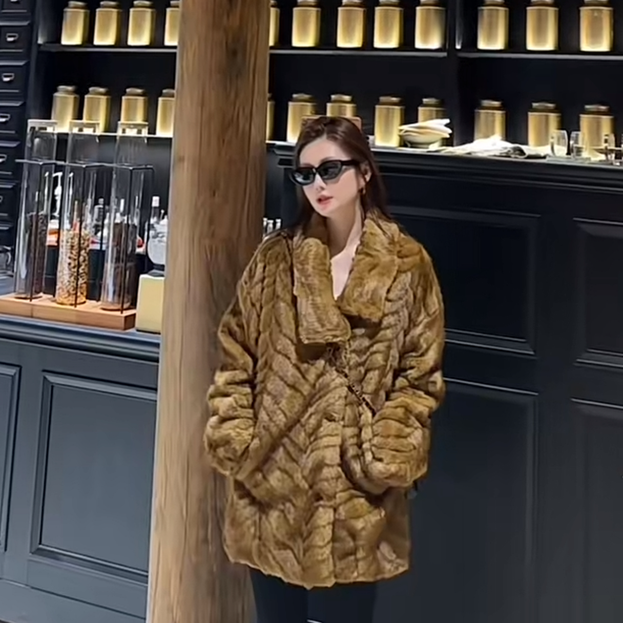 2025新款韩系时尚毛毛羽绒服冬季毛茸茸保暖气质百搭中长款外套