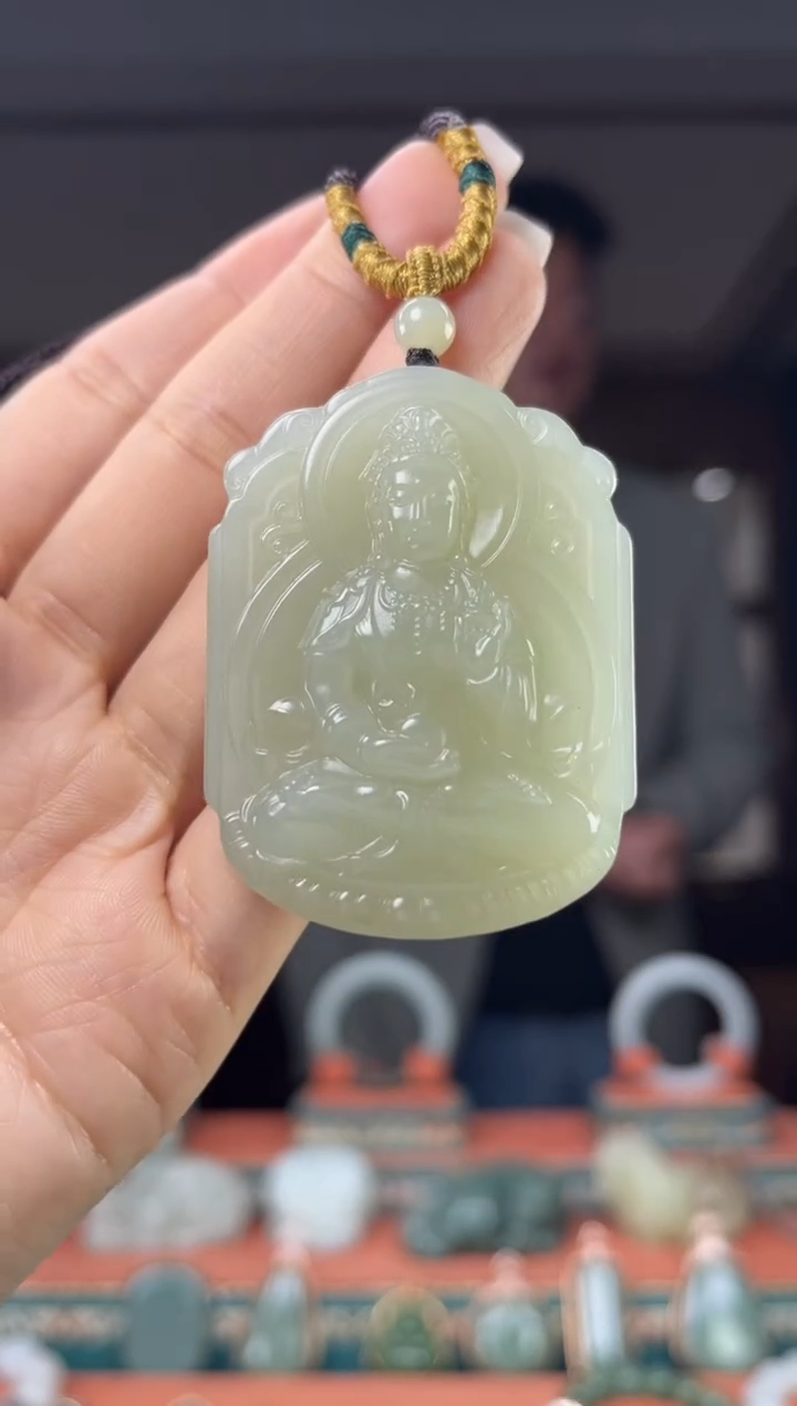 颈饰未镶嵌和田玉佩佩