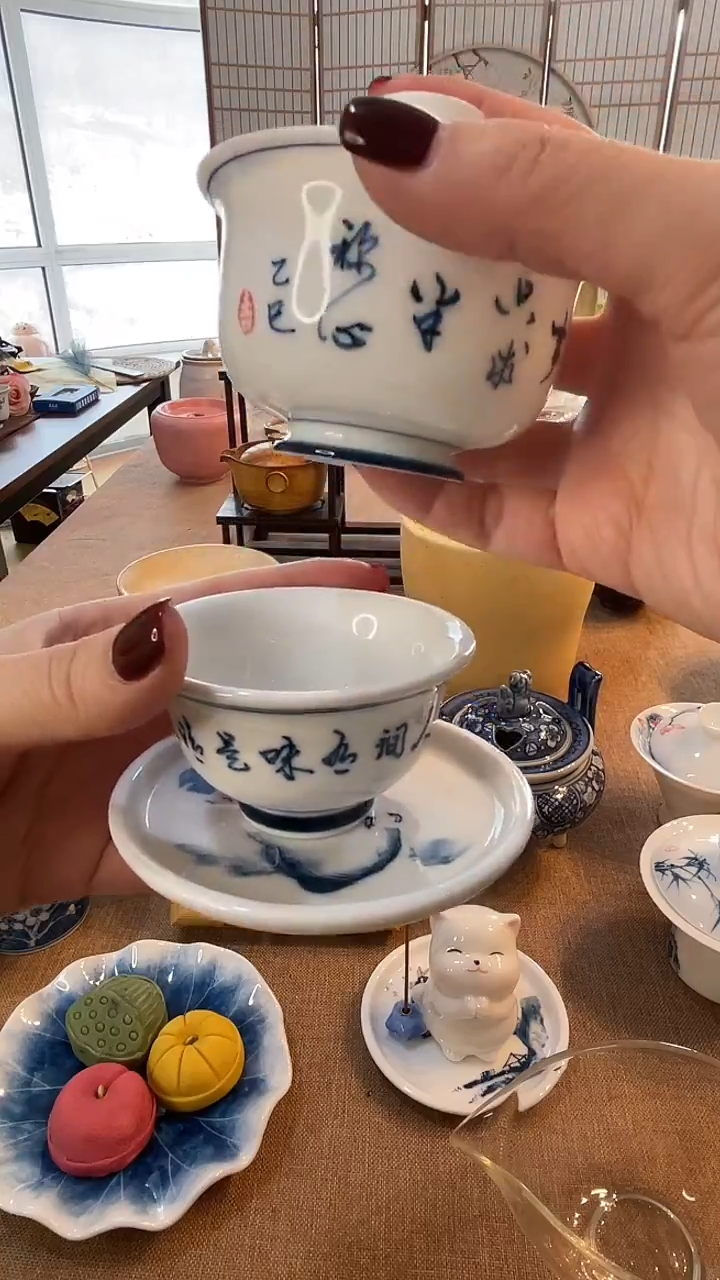 瓷片一个盖碗一个杯子加杯托