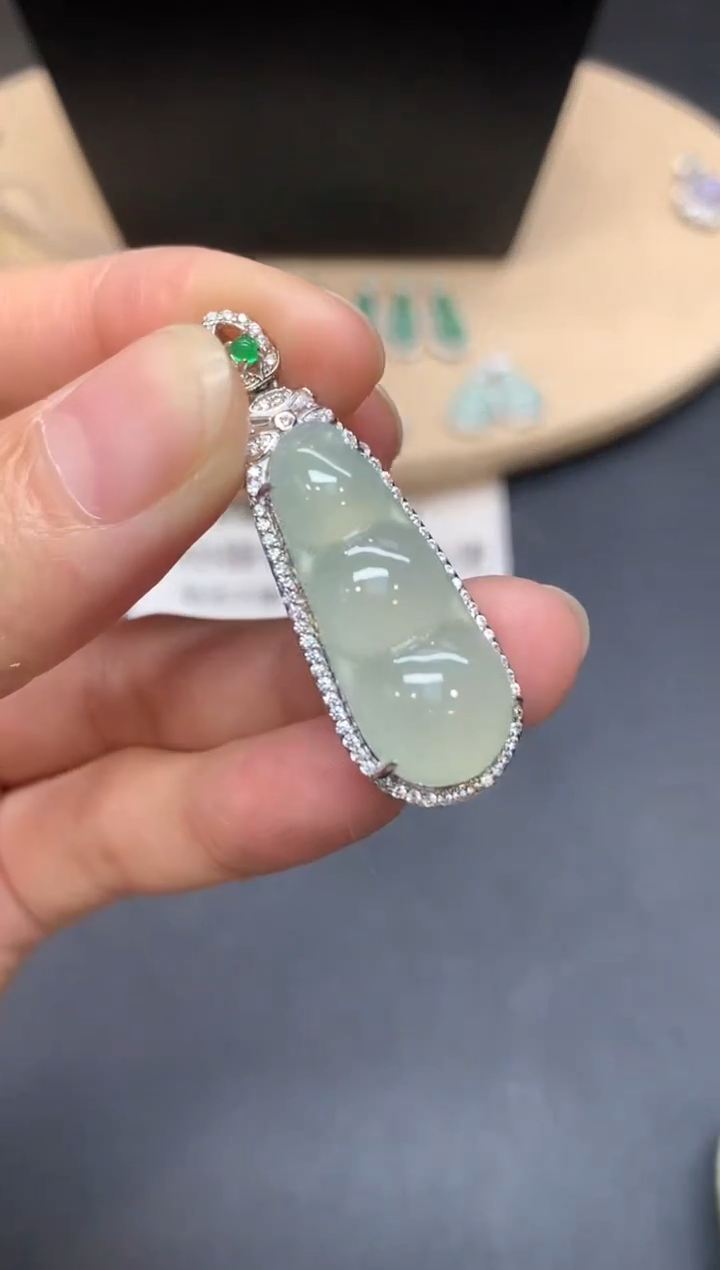 【闪购商品】翡翠吊坠(不含链)银S925镶嵌福豆【多样性发其一】