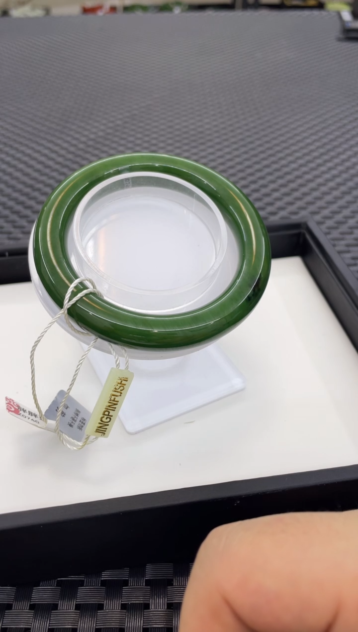 未镶嵌手镯和田玉一条55+带红皮（多样性发一件）Z0740