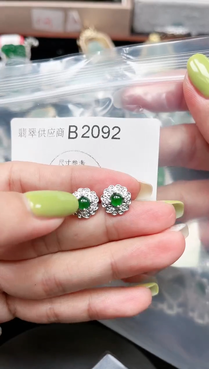 【闪购商品】翡翠颈饰未镶嵌2092赠皮绳