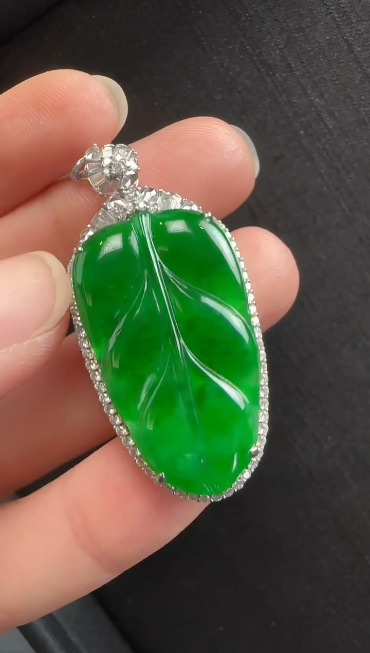 颈饰18K金镶嵌翡翠453叶子一个
