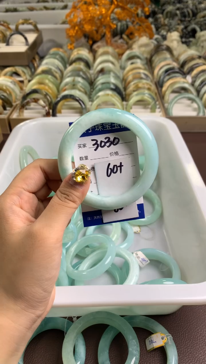 【闪购商品】蛇纹石玉手镯未镶嵌3030