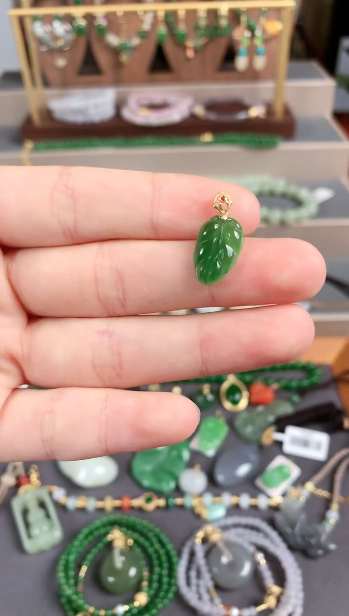 吊坠(不含链)18K金镶嵌和田玉嘻**哈2个
