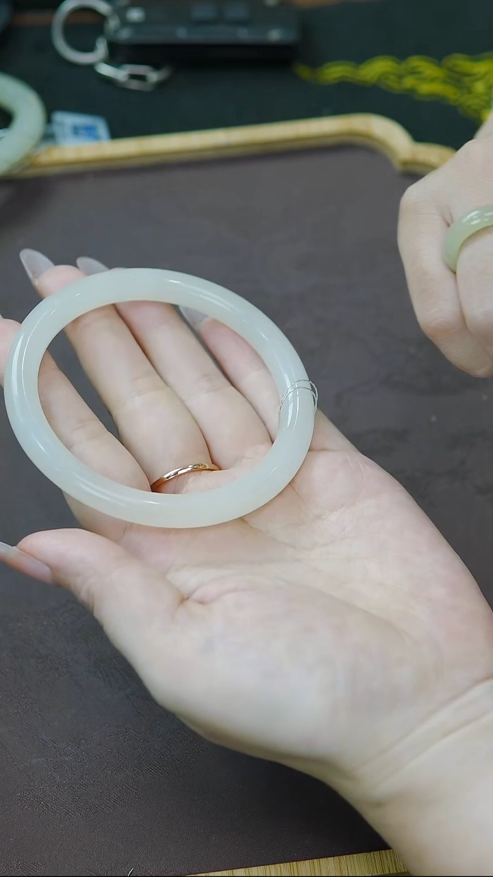 未镶嵌手镯和田玉59圈口  冰白玉手镯