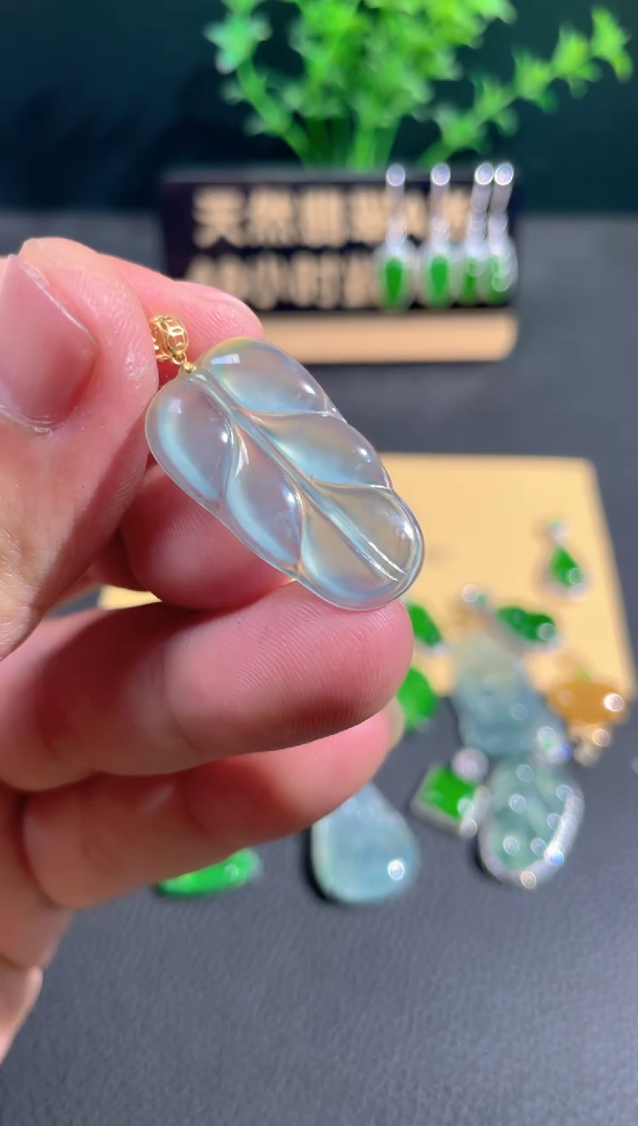 【闪购商品】翡翠颈饰18K金镶嵌翡翠