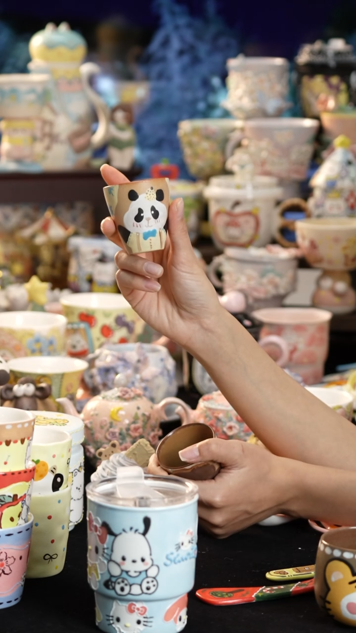 摆件陶景德镇釉下彩手绘设计师款陶瓷