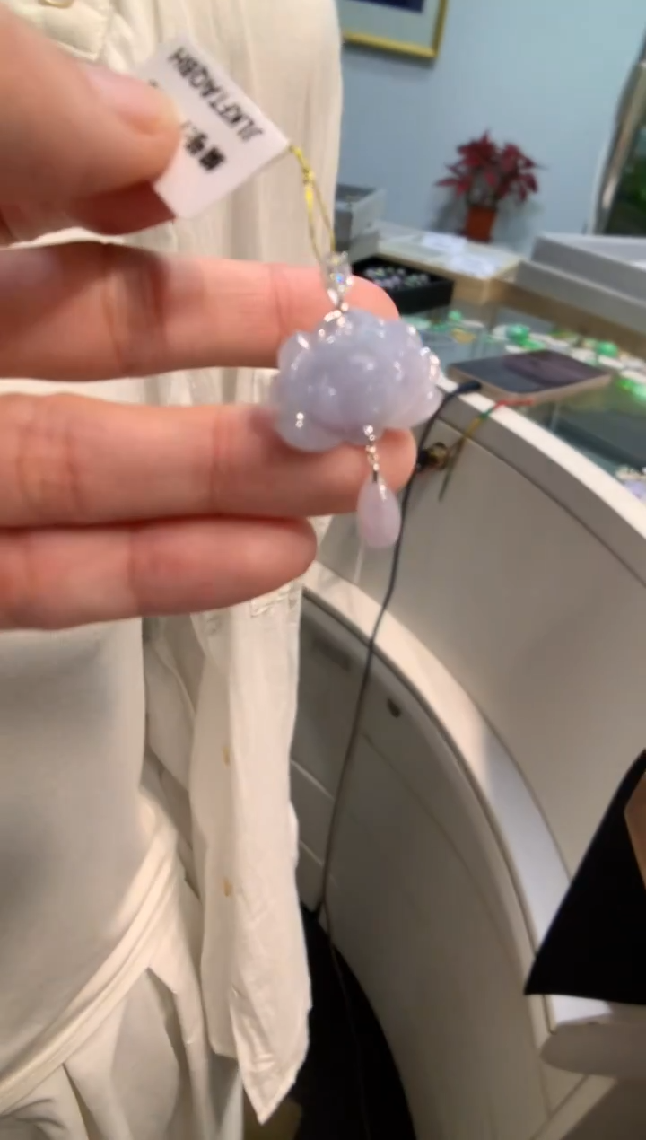 颈饰18K金镶嵌翡翠莲花