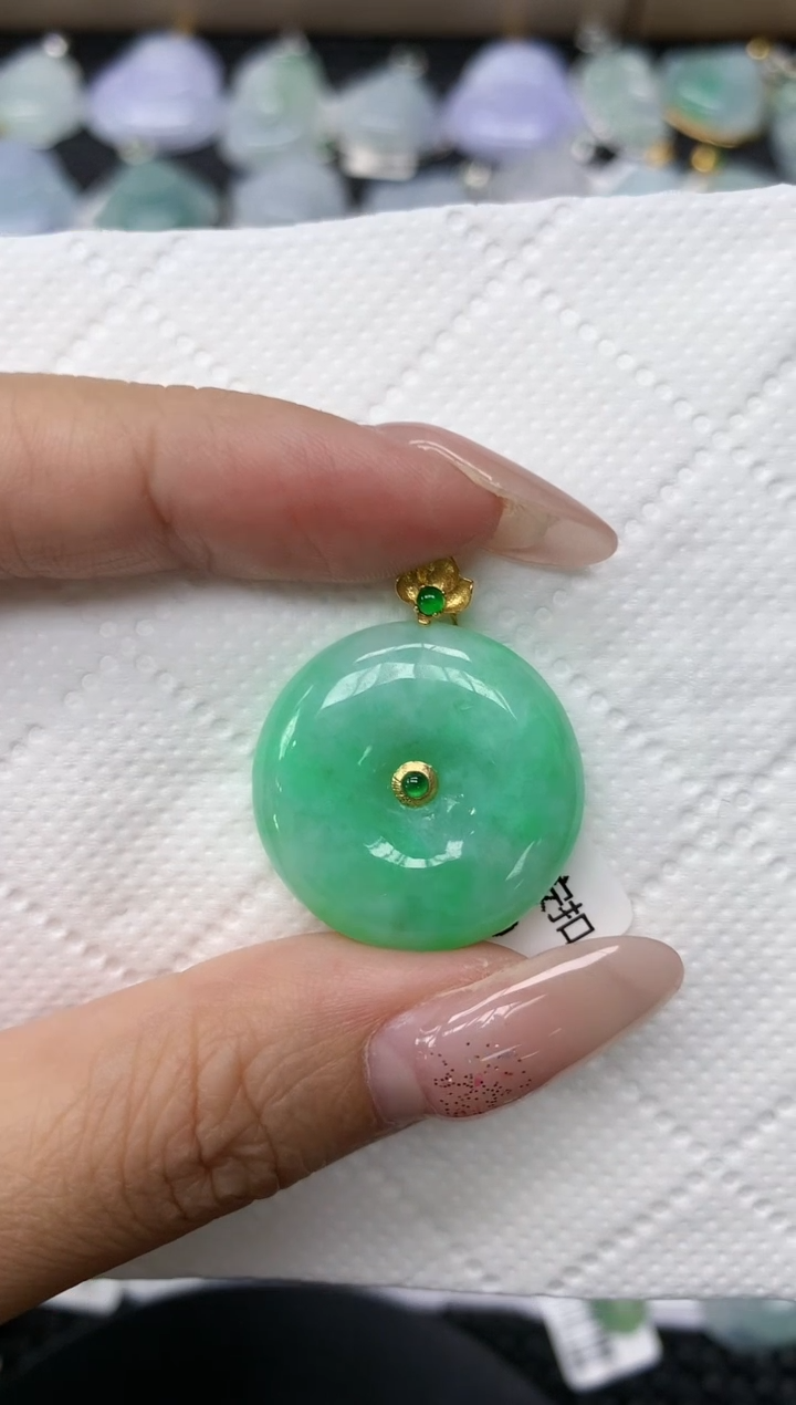 颈饰18K金镶嵌翡翠1111111111