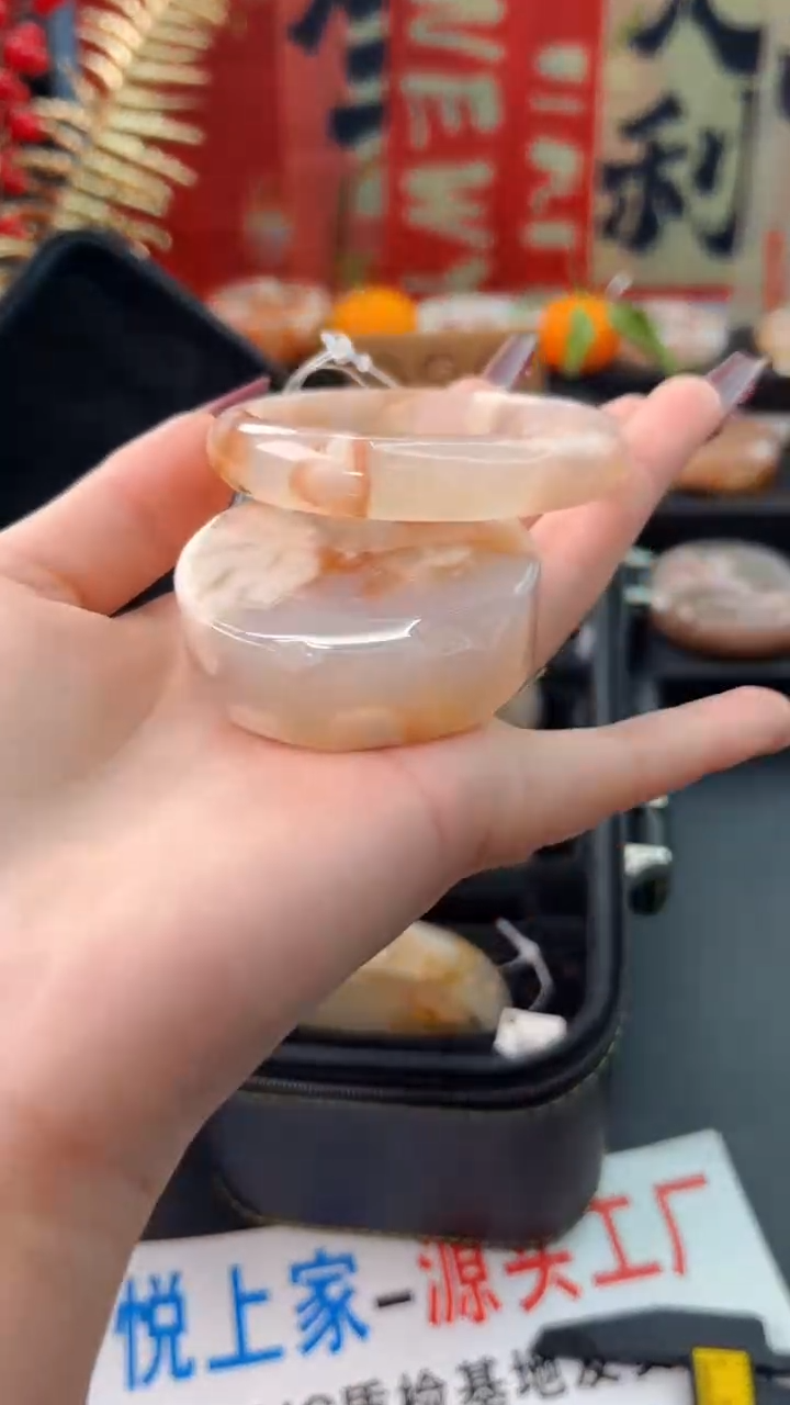 【闪购商品】石英质玉手镯未镶嵌赠送镯心（51圈口