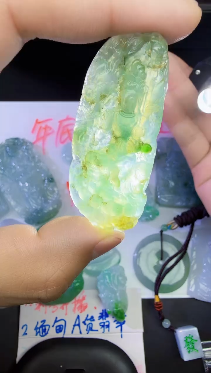 【闪购商品】翡翠颈饰未镶嵌观音