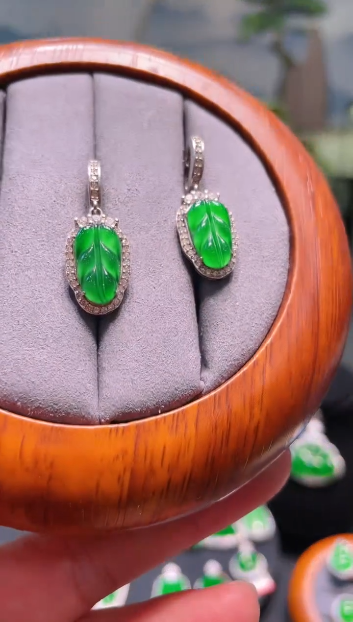 【闪购商品】翡翠耳饰银S925镶嵌A8天然A货翡翠