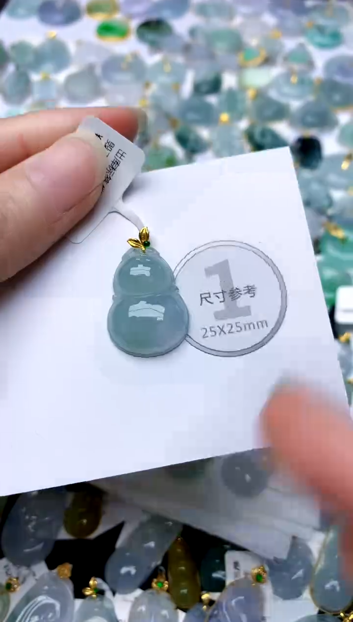 颈饰18K金镶嵌翡翠天然A货翡翠