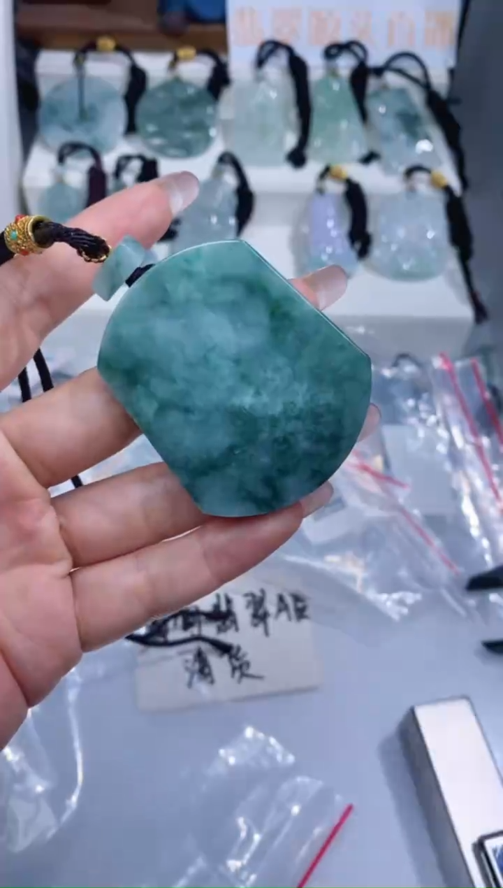 颈饰未镶嵌翡翠吊坠