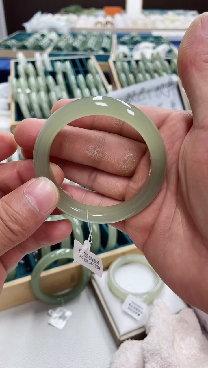 和田玉手镯未镶嵌小****️和田玉手镯