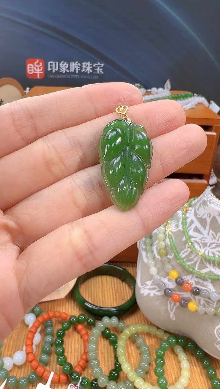 颈饰18K金镶嵌和田玉多样性拍一发一cg