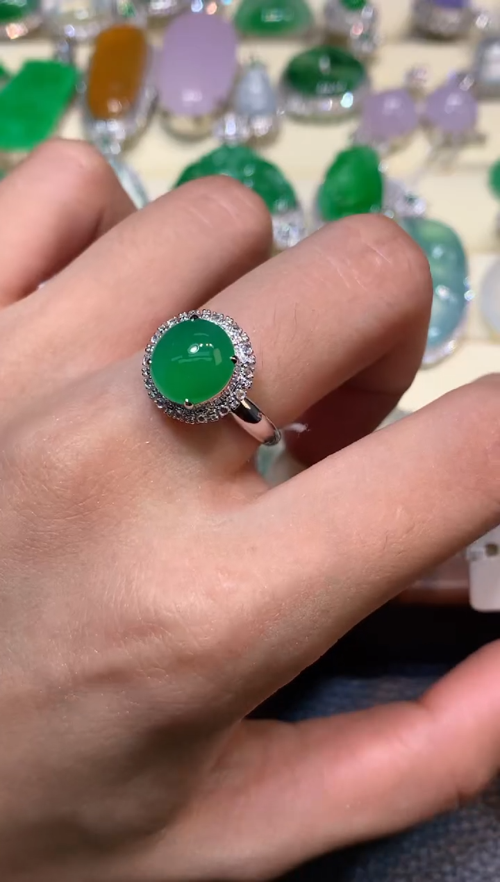 18K金镶嵌戒指翡翠1