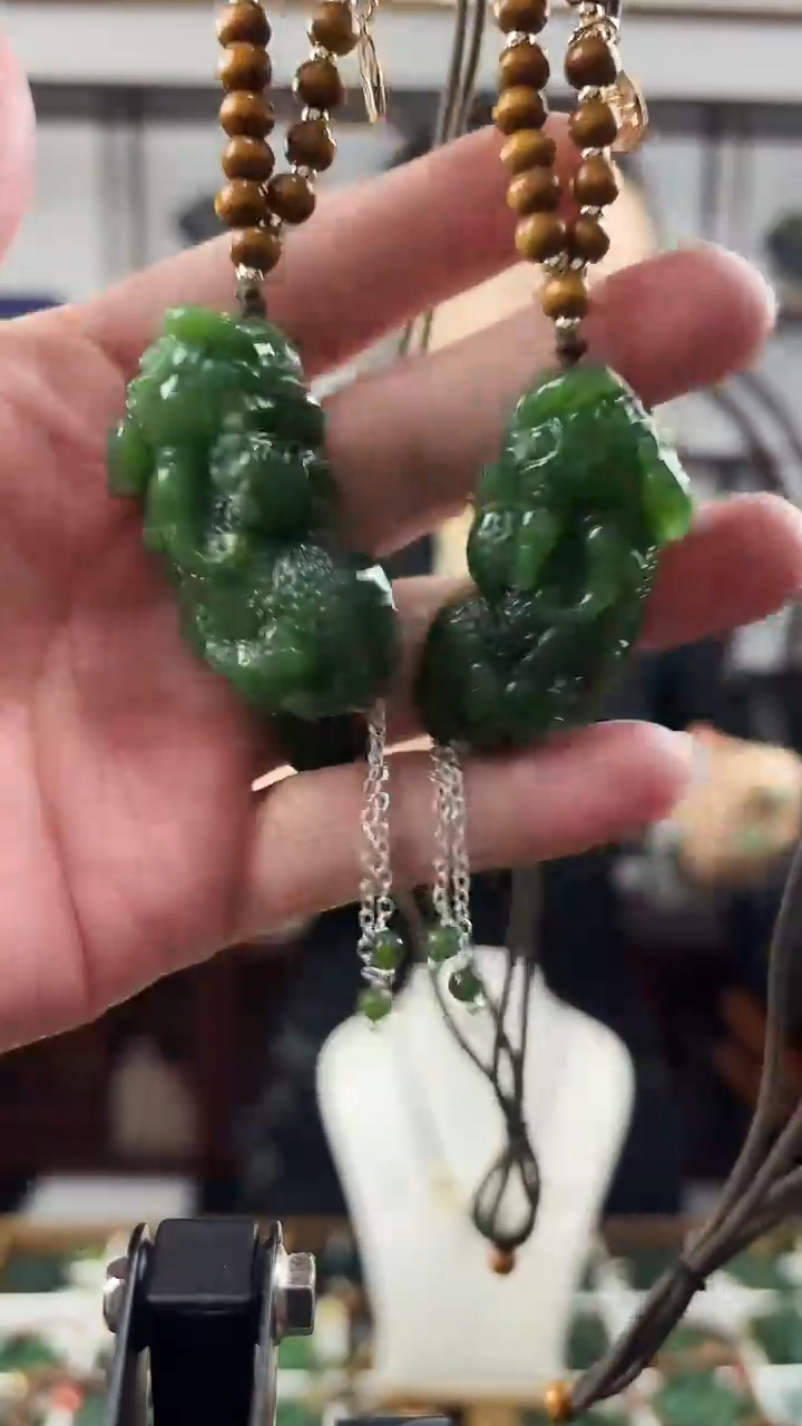 颈饰未镶嵌和田玉貔求 随机发