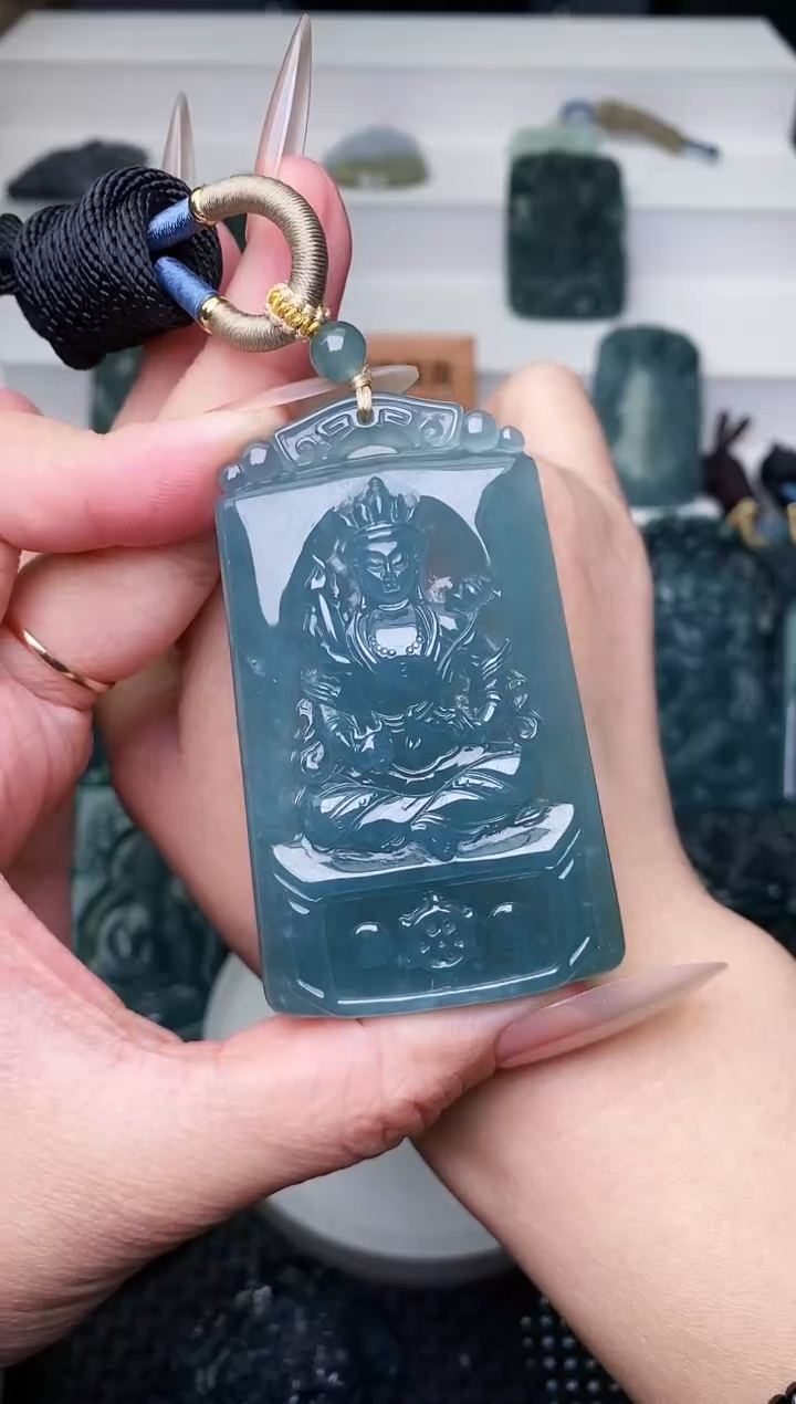 颈饰未镶嵌翡翠 