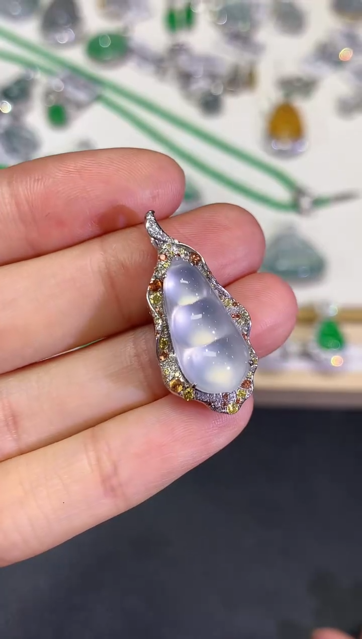 【闪购商品】翡翠颈饰18K金镶嵌团购30