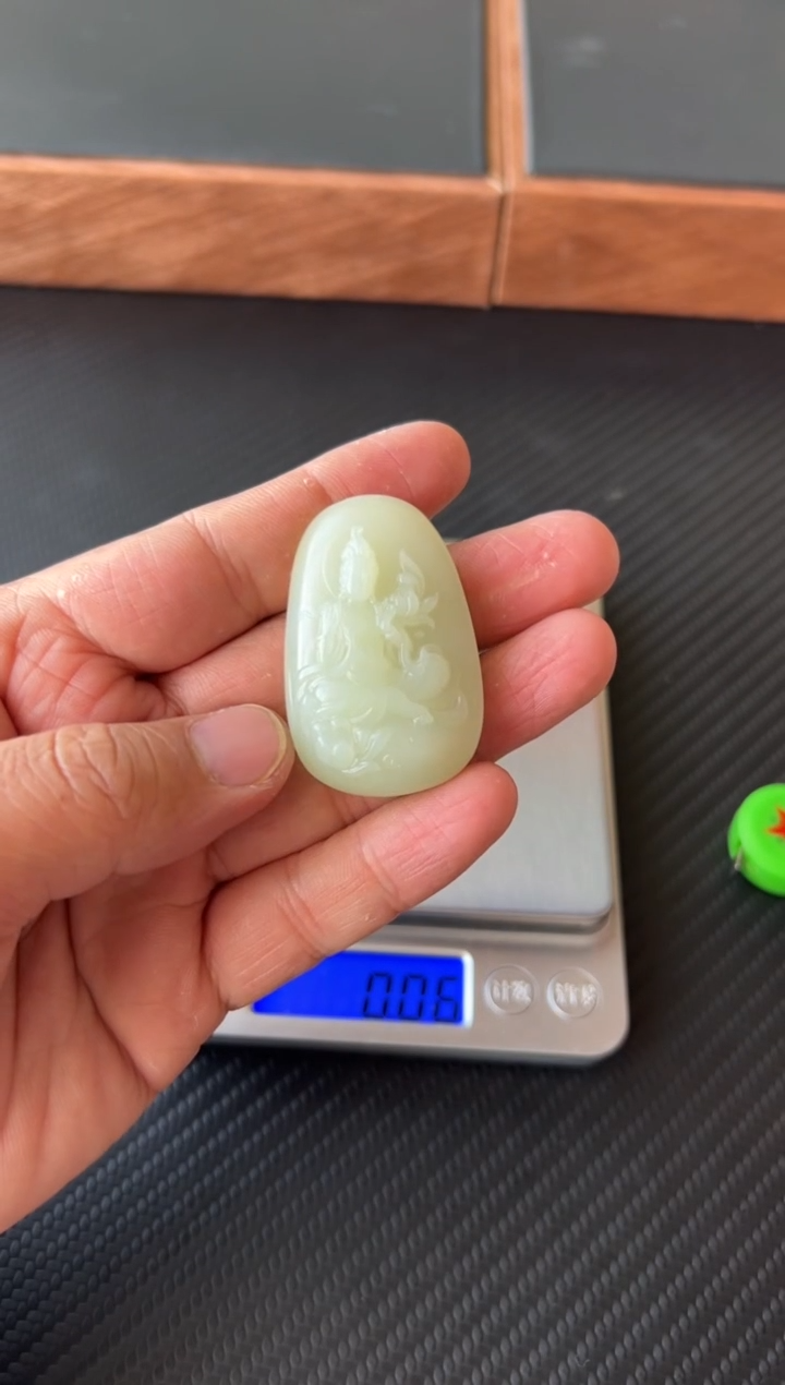 【闪购商品】和田玉吊坠(赠链)未镶嵌且末微色差迪克兰