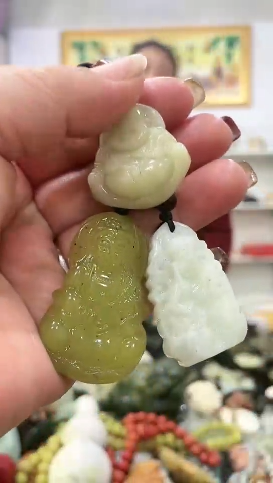 未镶嵌岫玉挂件 