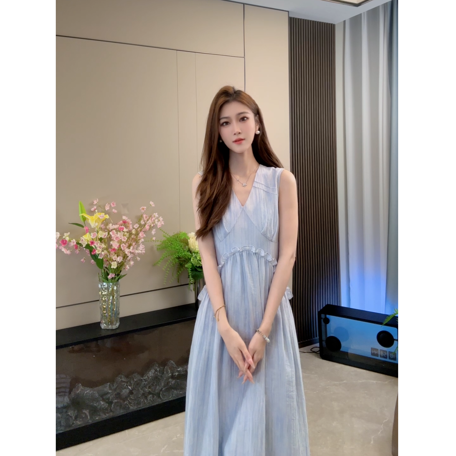 法式温柔风气质木耳边V领连衣裙女装夏季新款无袖长裙