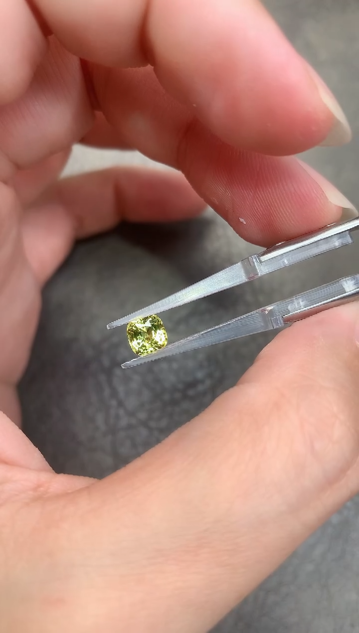 【闪购商品】彩色蓝宝石裸石未镶嵌1.2ct 无烧吉尔德金丝雀 SY
