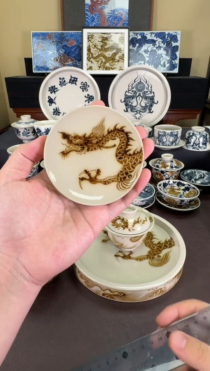 【闪购商品】釉里金过肩龙纹盖置