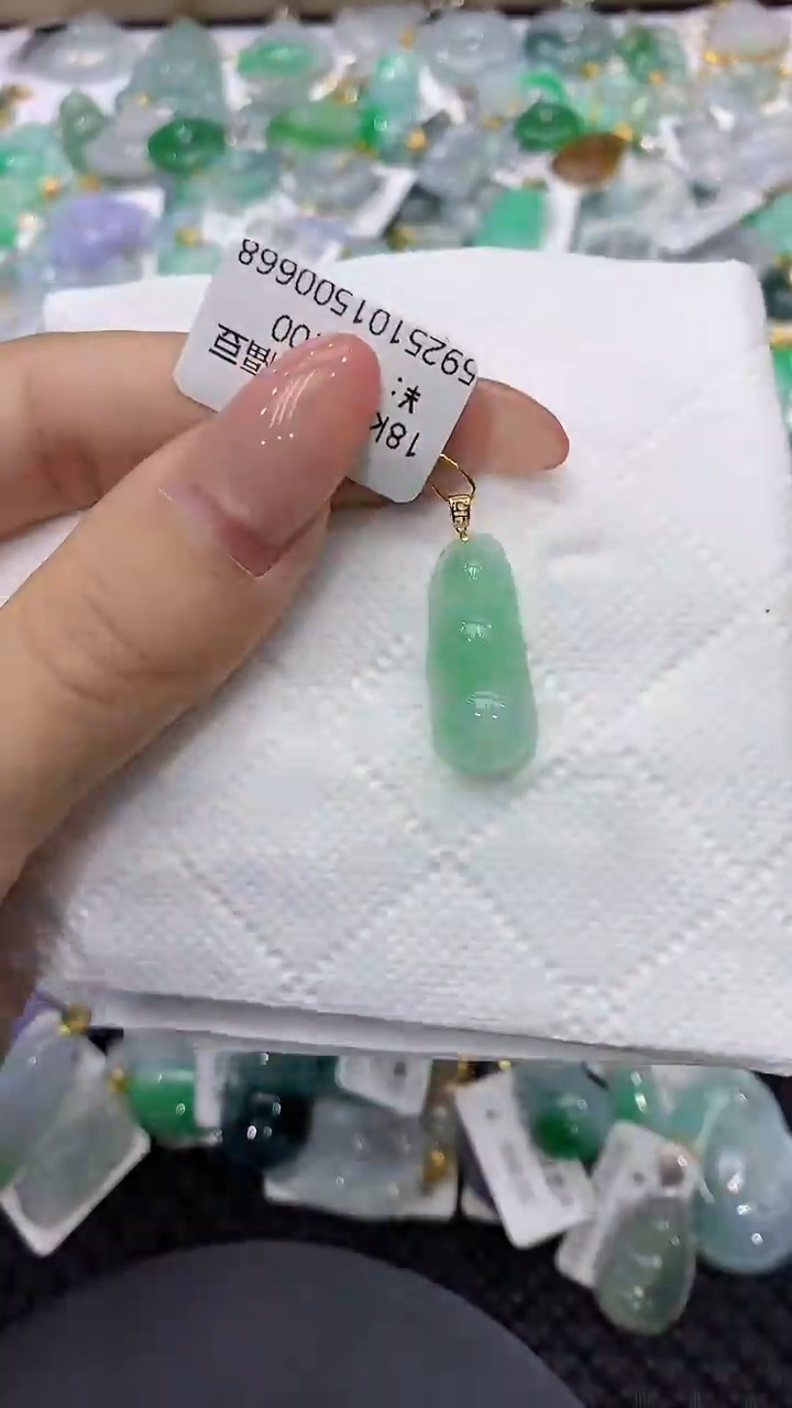 颈饰18K金镶嵌翡翠1111111