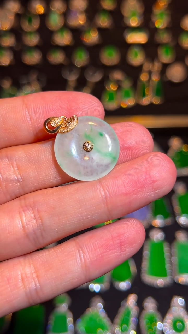 18K金镶嵌挂件翡翠吊坠