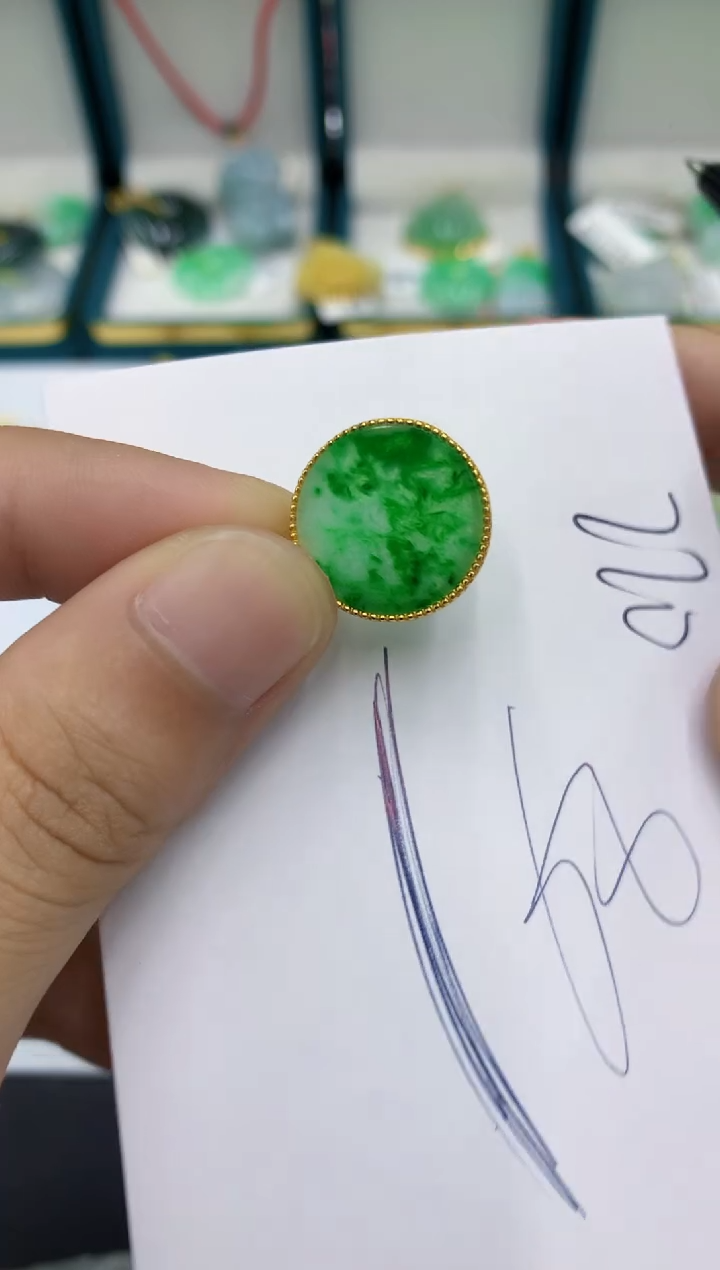 翡翠18K金镶嵌颈饰翡翠