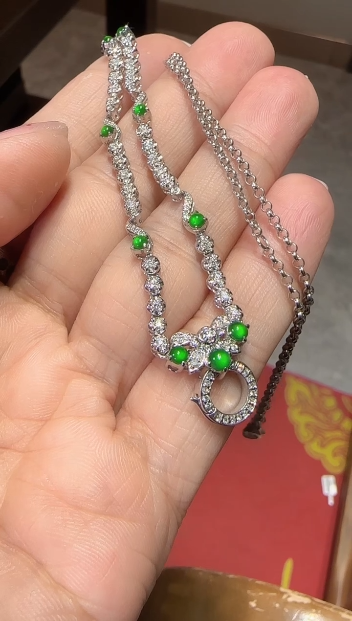 【闪购商品】翡翠颈饰18K金镶嵌蛋面