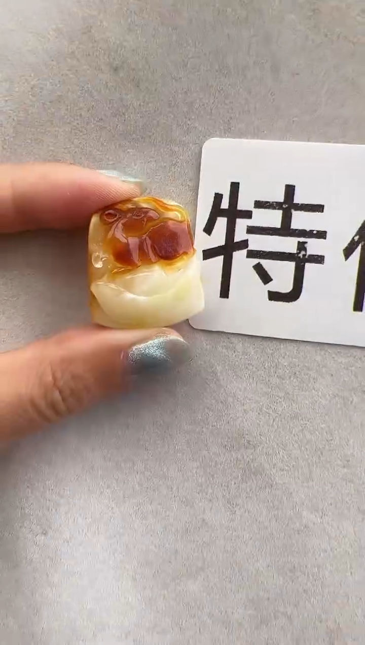 【闪购商品】琥珀裸石未镶嵌10217097-吊坠