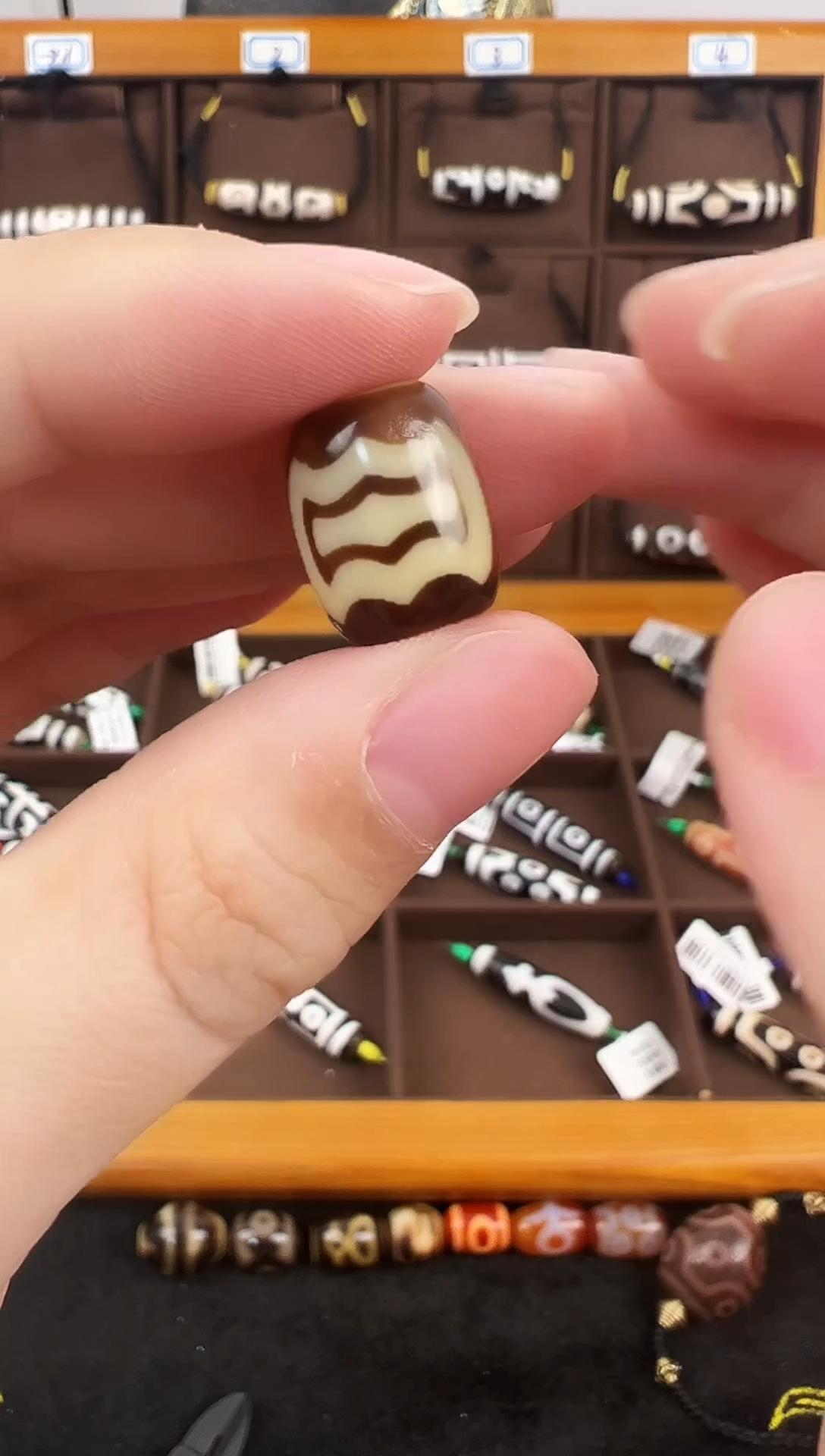 玛瑙/玉髓（覆膜）颈饰未镶嵌56.（微瑕随机发货）