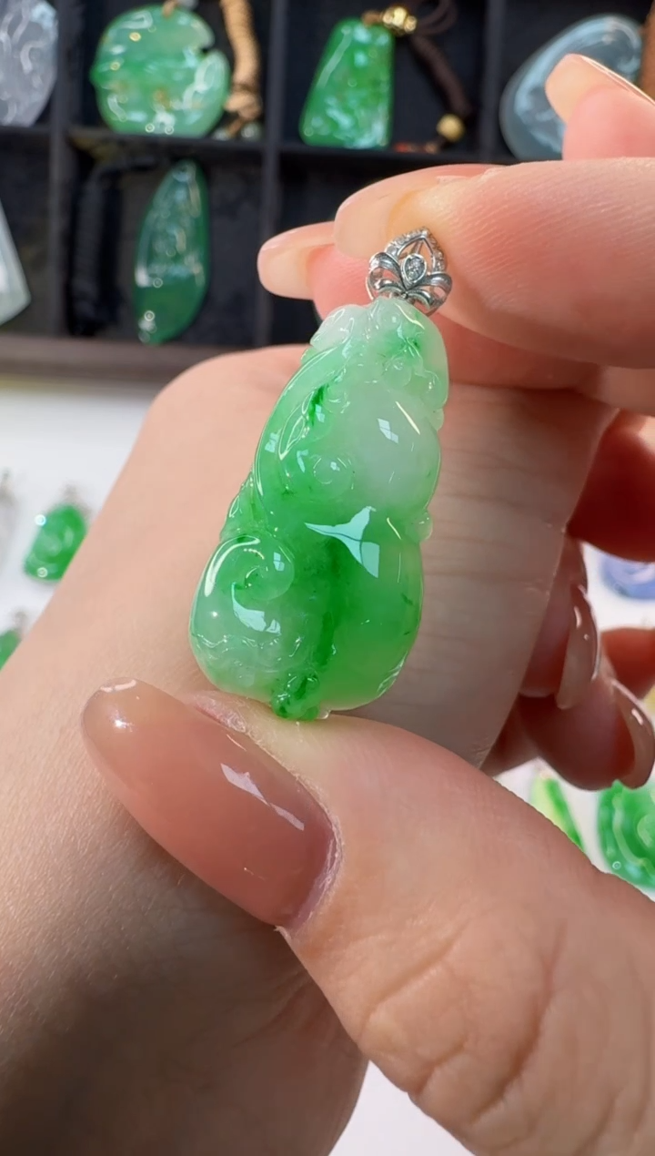 颈饰18K金镶嵌翡翠缅甸A货翡翠