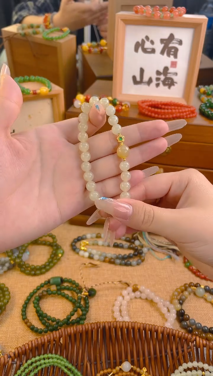 手链18K金镶嵌和田玉蜂蜜水