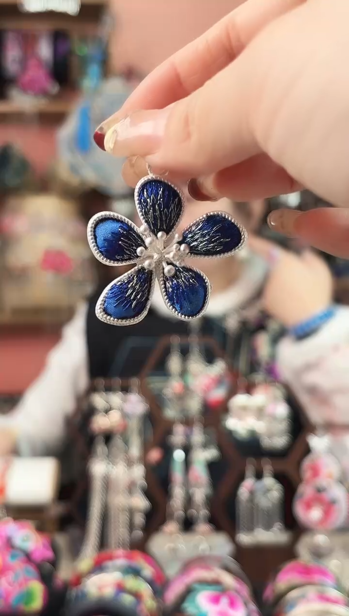 艺枝独绣手工饰品428