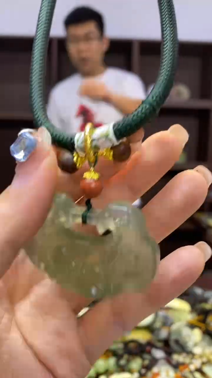 未镶嵌岫玉挂件  