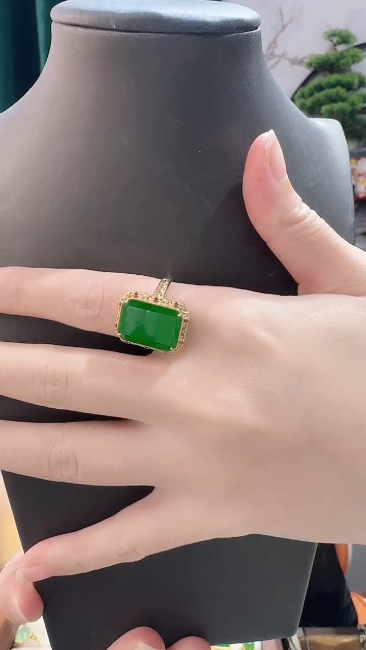 颈饰18K金镶嵌翡翠888888888