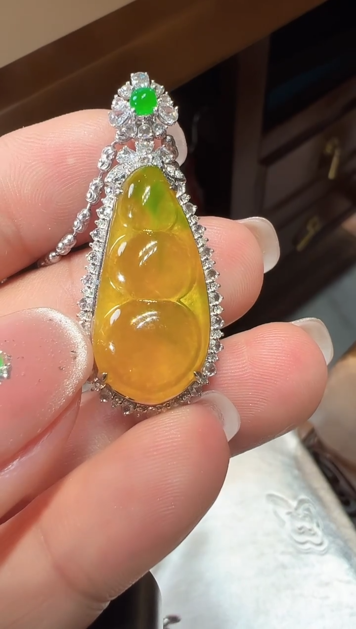 吊坠(不含链)18K金镶嵌翡翠福豆