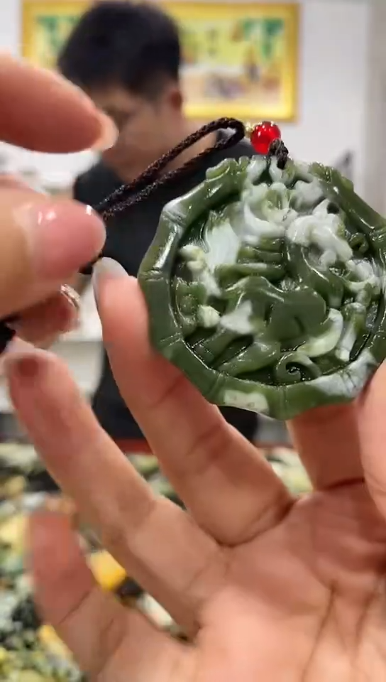 岫玉未镶嵌吊坠