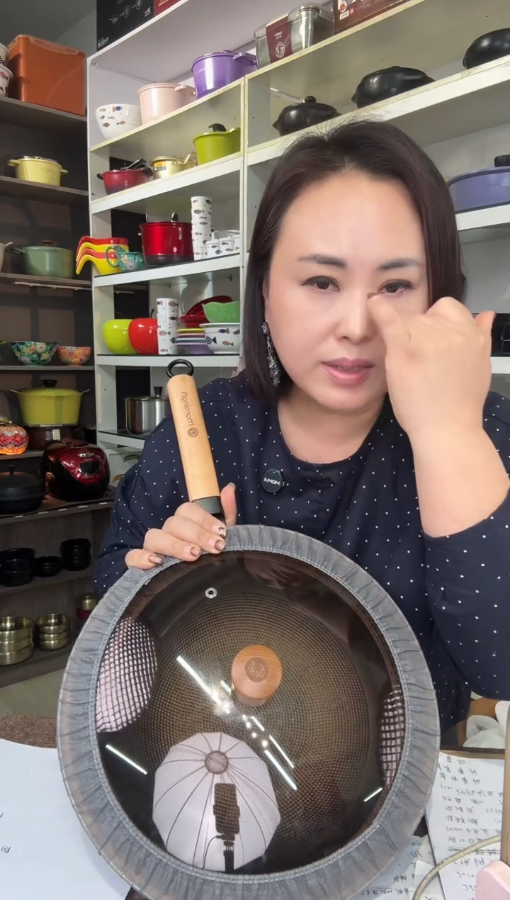 ?****?      铸铁锅