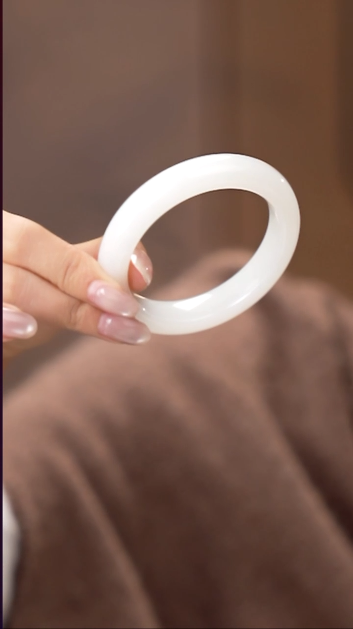 未镶嵌手镯和田玉小**子53.6俄芭莎 不退不换 假1罚3 多样性发其1