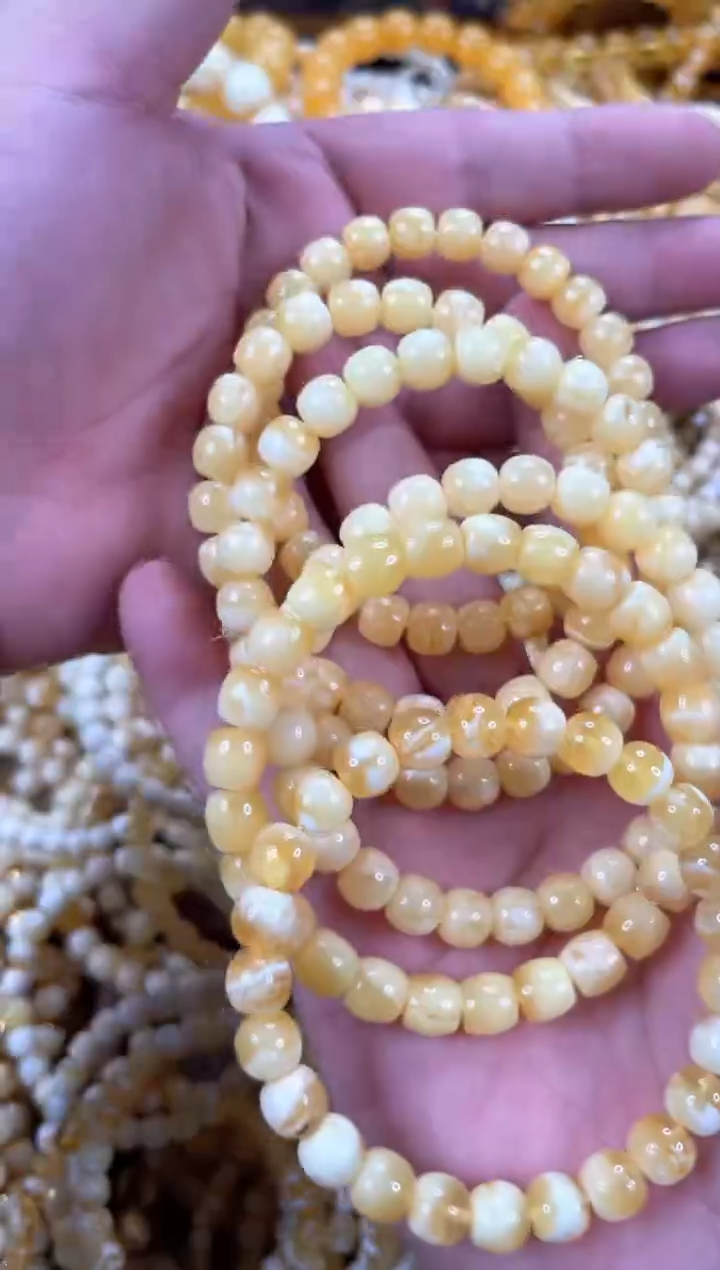 未镶嵌琥珀裸石AA9   8.5左右老型多样性一条