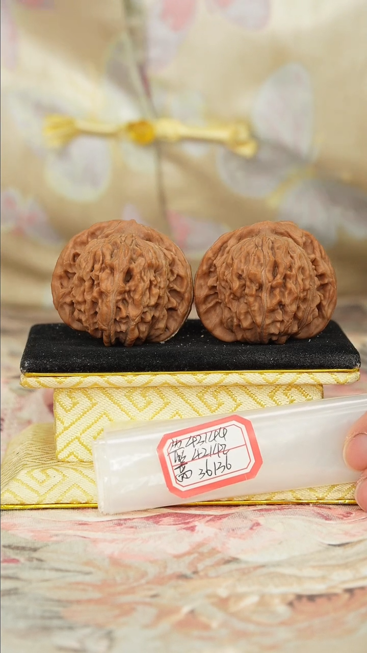 【闪购商品】文玩核桃把件一代楼