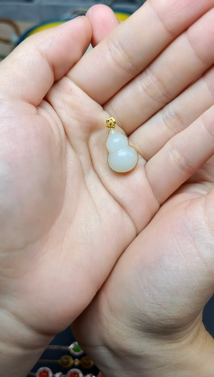 和田玉18K金镶嵌颈饰葫芦06