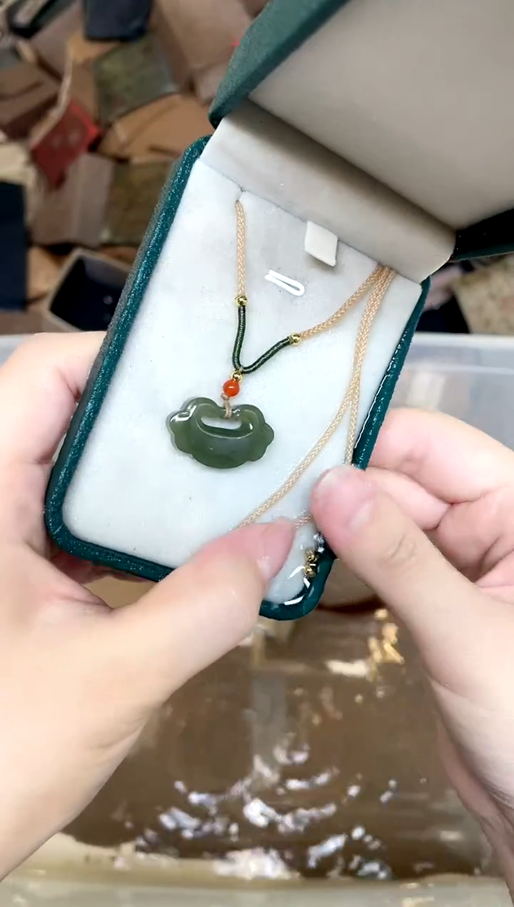 和田玉手镯未镶嵌光