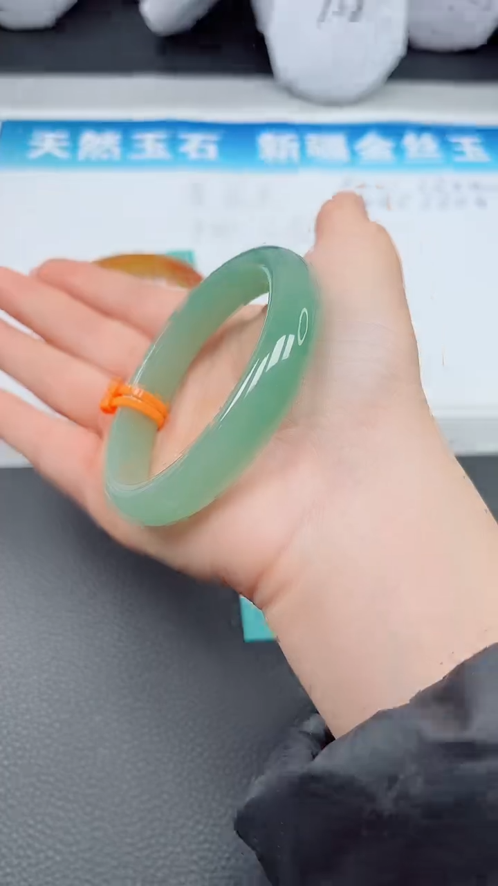 【闪购商品】石英质玉手镯未镶嵌A154